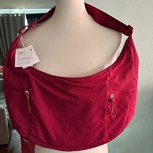 NWT Lululemon Slouchy Sling Bag